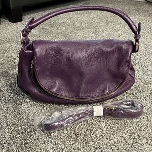 Coure&Pelle Tonia expandable bottom bag, plum color.